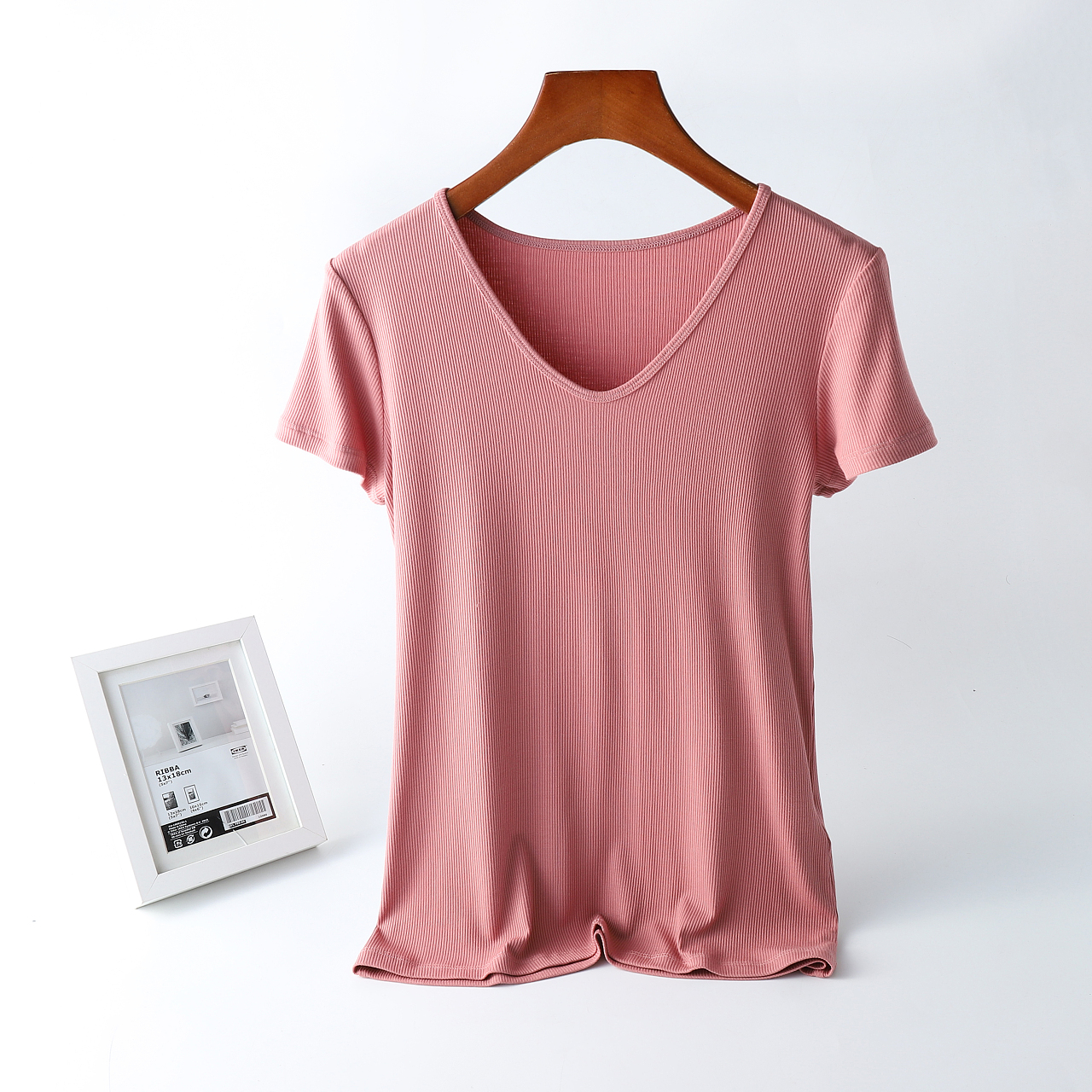 静物美学与商业视觉的融合 服装平铺创意摆拍与直通车神图打造